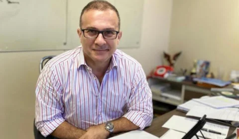 ‘Para a tristeza dessa meia dúzia, sou oficialmente candidato a prefeito de Manaus’, comemora Chico Preto