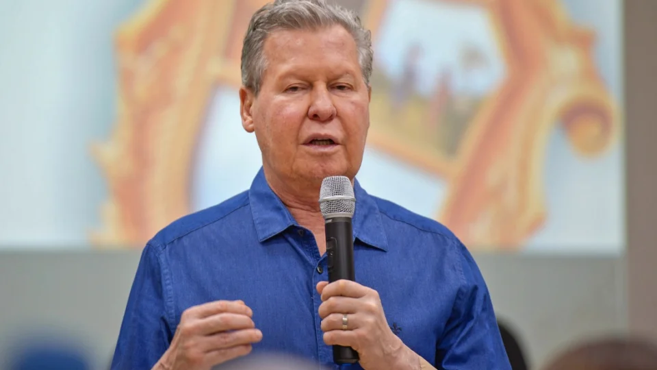 Supostas obras inacabadas de Arthur Neto são alvo de inquéritos no Ministério Público