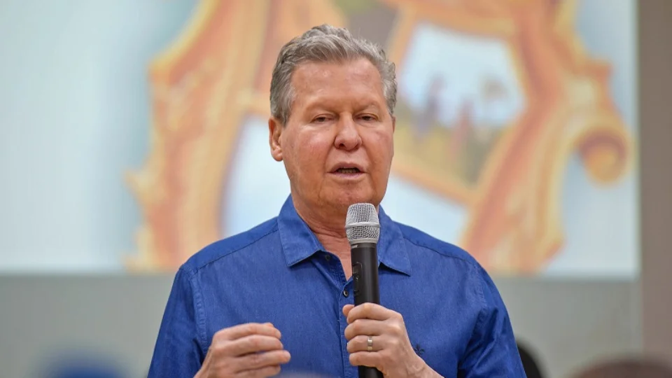 Arthur Neto formaliza grupo de combate ao novo coronavírus para rede de ensino