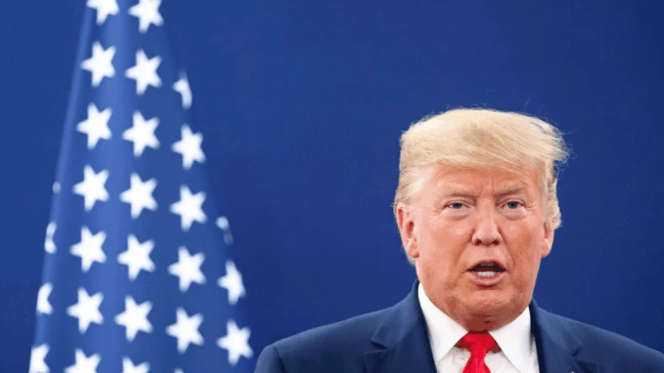 Trump é retirado de coletiva por agente do Serviço Secreto dos EUA