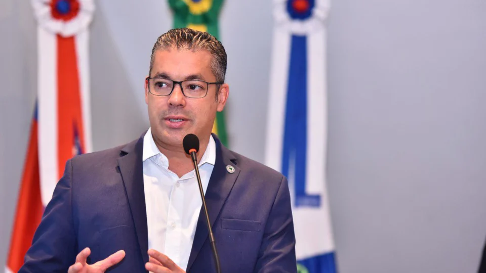 Sem justificativa legal, Josué tranca pauta e pode prejudicar criação de delegacia de combate à corrupção