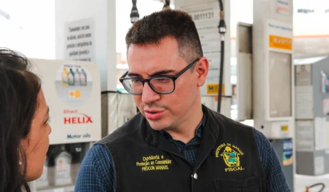 Ex-secretário processa Arthur Neto e pede recontratação de mais de 1 mil estagiários