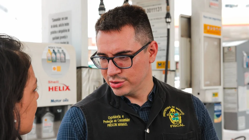 Ex-secretário processa Arthur Neto e pede recontratação de mais de 1 mil estagiários