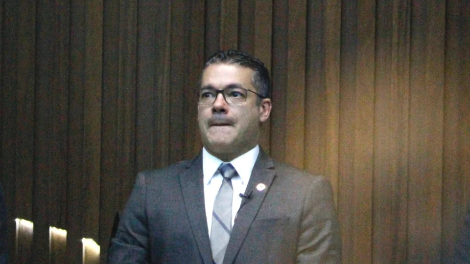 PEC Miojo: Justiça suspende armação de Josué Neto com mudança na constituição e eleição relâmpago na ALEAM