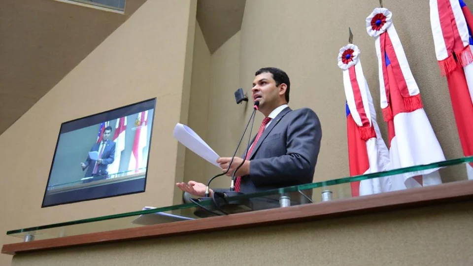 Saullo Vianna pede urgência na reativação do Porto de Parintins