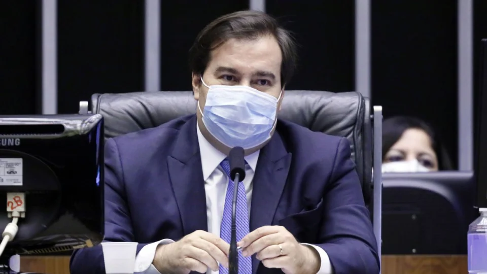 Maia defende manutenção de veto que impede reajuste a servidores