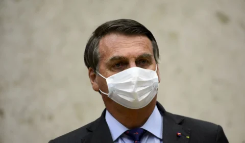 Bolsonaro autoriza investimento de R$ 1,68 bilhão em projeto para garantir acesso as vacinas contra a Covid-19