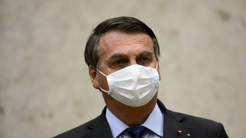 Bolsonaro autoriza investimento de R$ 1,68 bilhão em projeto para garantir acesso as vacinas contra a Covid-19