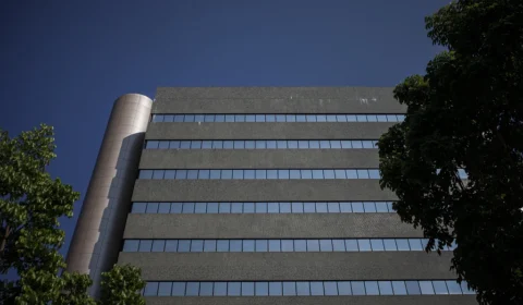 TJAM nomeia concursados, mas não exonera temporários e desobedece CNJ