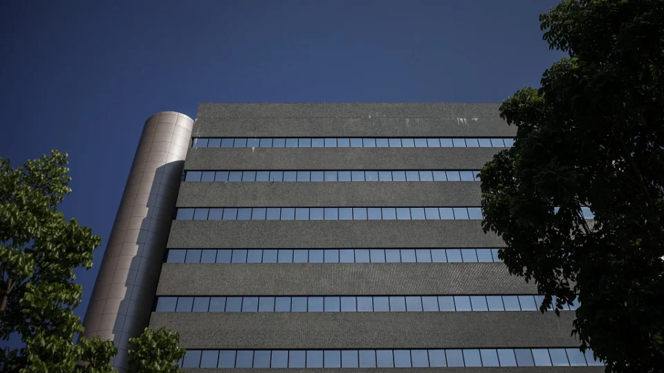 TJAM nomeia concursados, mas não exonera temporários e desobedece CNJ