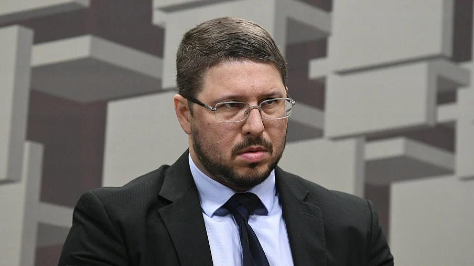 Carlos Almeida sofre dupla derrota em processo que exigia cargos à vice-governadoria