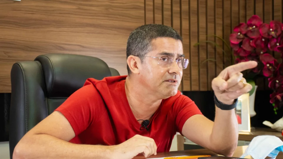 David Almeida denuncia cobrança de R$ 280 milhões na conta de energia no AM