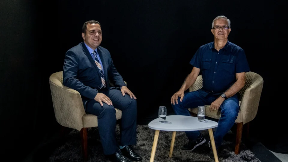 ‘Conversa Política’ recebe o pré-candidato a prefeito Romero Reis