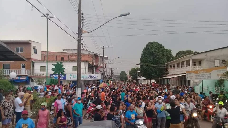 Em Anori, prefeito faz convenção em câmara municipal e promove carreata fora do período permitido pela Justiça Eleitoral