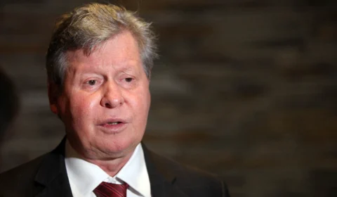 Após deixar obras inacabadas e ser alvo de investigações do MP-AM, Arthur Neto pode tentar concorrer ao Governo do Amazonas