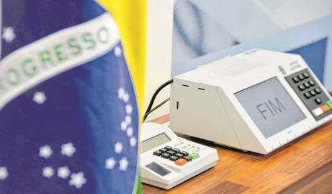 Atos que gerem aglomerações são permitidos, mas com distanciamento, diz TRE-AM