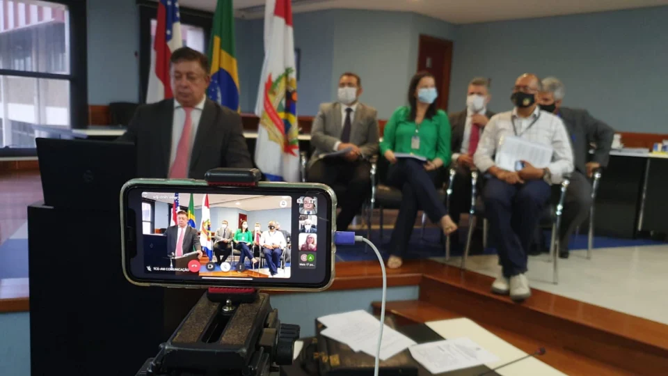 TCE-AM aprova contas de Arthur Neto, mas recomenda realização de concurso público