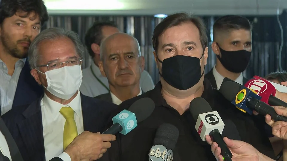 Maia pede desculpas de Guedes e fala em união entre Executivo e Legislativo