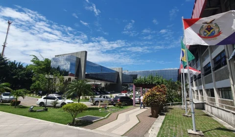 Ex-diretora do Fundo Estadual de Saúde, na gestão Omar Aziz, tem contas julgadas irregulares pelo TCE-AM