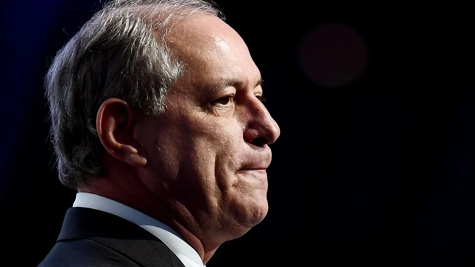 Ciro Gomes é alvo de operação da Polícia Federal