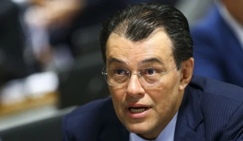 Eduardo Braga, após ser descartado na disputa à Presidência do Senado, diz que MDB não está unido