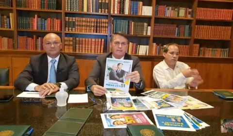 Ao lado do Coronel Menezes e em live, Bolsonaro pede votos para o ‘compadre’