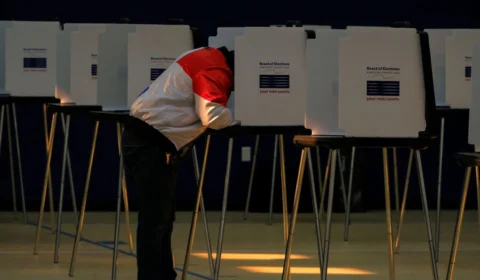 Trump entra com processo para interromper apuração na Pensilvânia