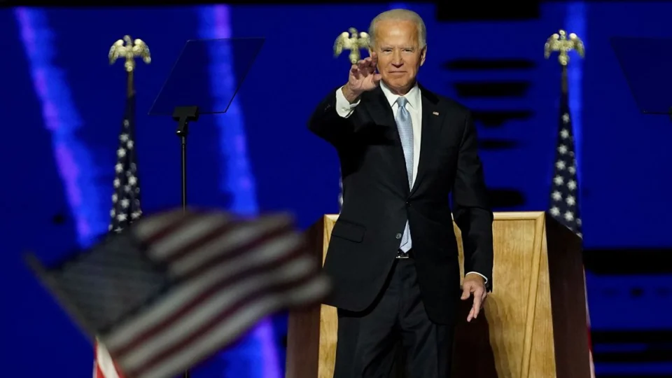 Biden planeja mudança para Casa Branca; Trump tem esperança de vitória