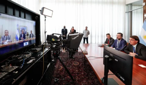 Bolsonaro e Fernández, da Argentina, têm primeira reunião bilateral