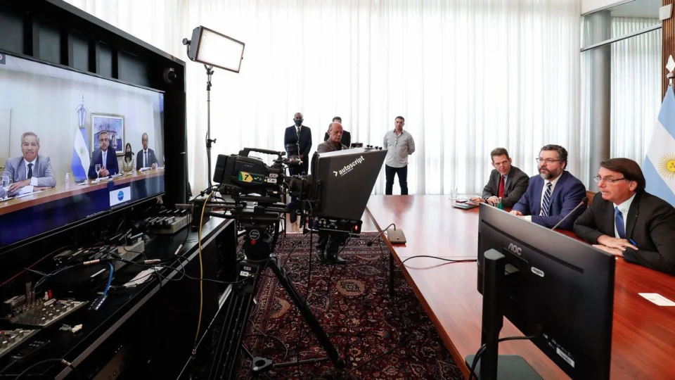 Bolsonaro e Fernández, da Argentina, têm primeira reunião bilateral