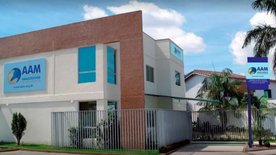 Municípios exigem que União providencie vacinas e distribuição igualitária para população