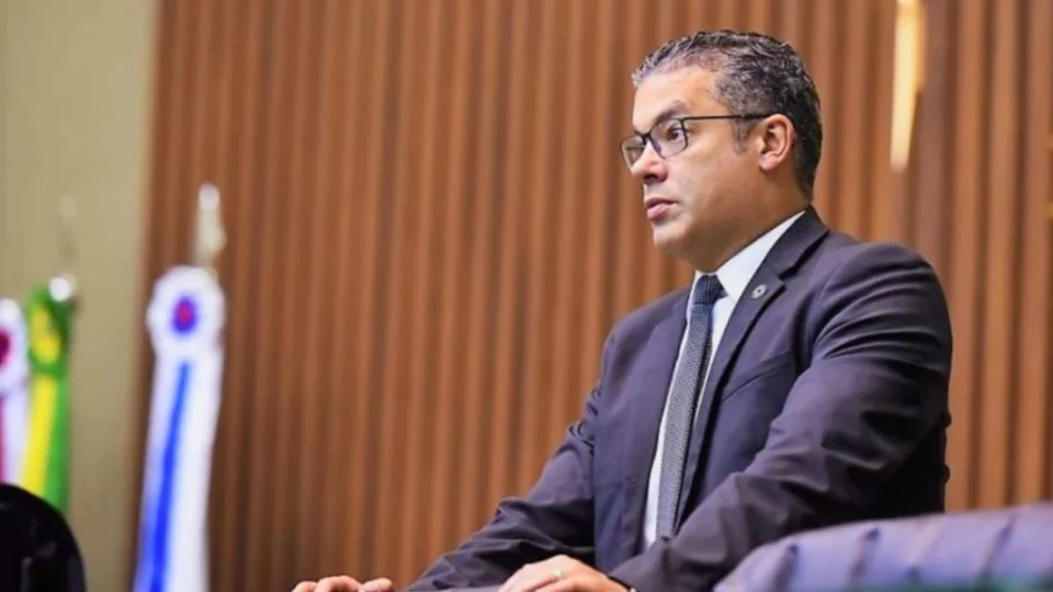 Josué pede, por duas vezes, anulação de decisão que suspende ‘PEC Miojo’ e eleição de Roberto Cidade