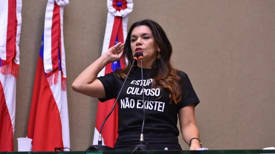 Alessandra apresenta moção de apelo para que seja apurada a audiência de Mariana Ferrer