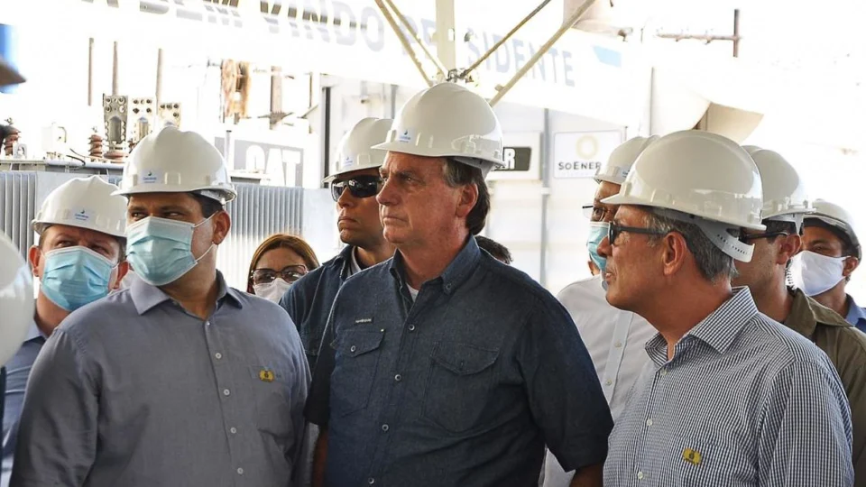 Bolsonaro edita MP que isenta conta de luz para moradores do Amapá