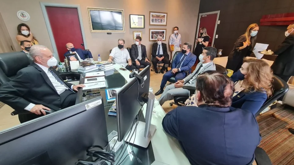 Conselheiros do TCE-AM recebem prefeito eleito de Manaus