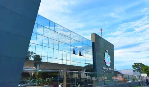 TCE-AM nega medida cautelar para David Almeida, mas justifica que pauta já é alvo de representação do MP-AM