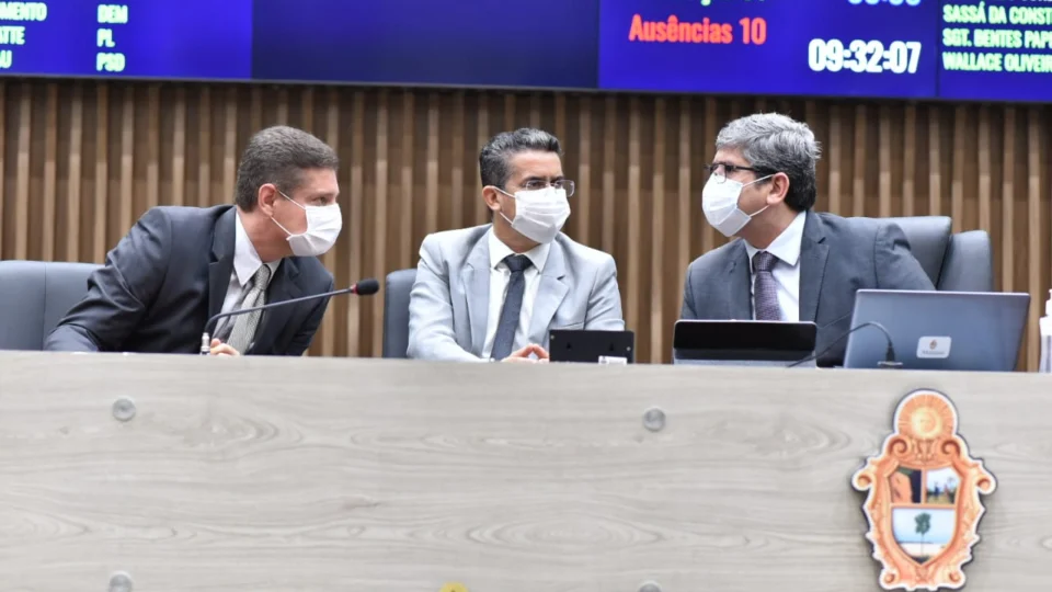 Câmara e prefeitura precisam assumir o protagonismo em Manaus, afirma David em visita à CMM