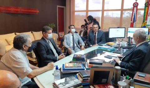 David pede ao TCE-AM a suspensão de licitações e pregões não essenciais da prefeitura