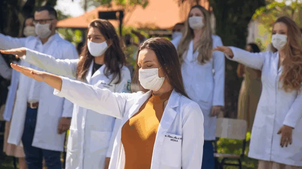 Vereadora pede antecipação da colação de grau de alunos do curso de medicina