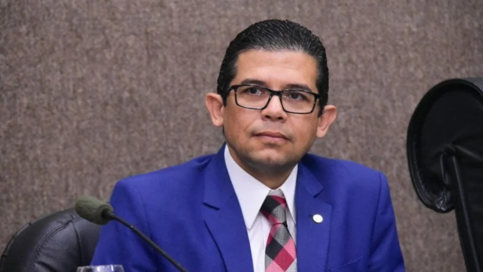 Deputado João Luiz afirma que Amazonas Energia continua realizando cortes de luz durante a pandemia de Covid-19