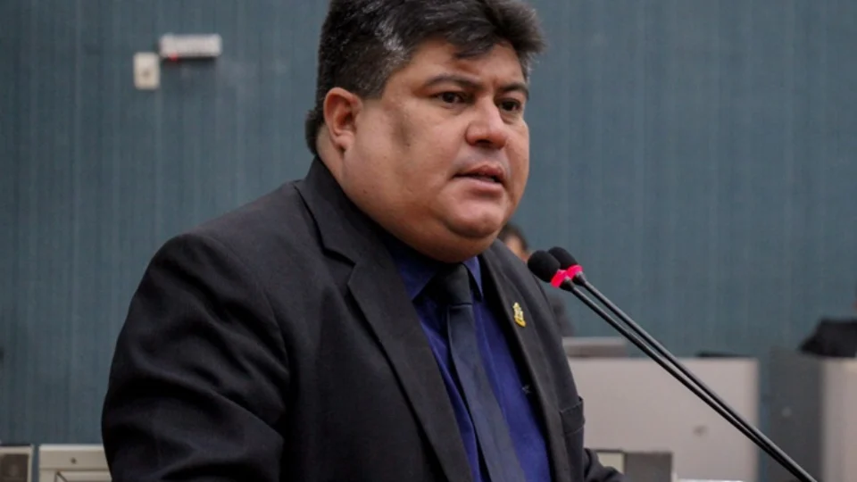 Em cinco meses, presidente da Câmara de Manaus gastou quase R$ 90 mil do ‘Cotão’