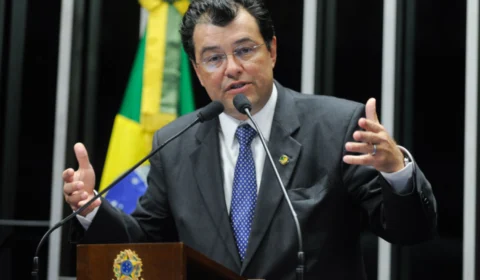 Ex-líder do governo Dilma, Eduardo Braga tenta ‘surfar’ na onda bolsonarista de recuperação e ampliação da BR-319