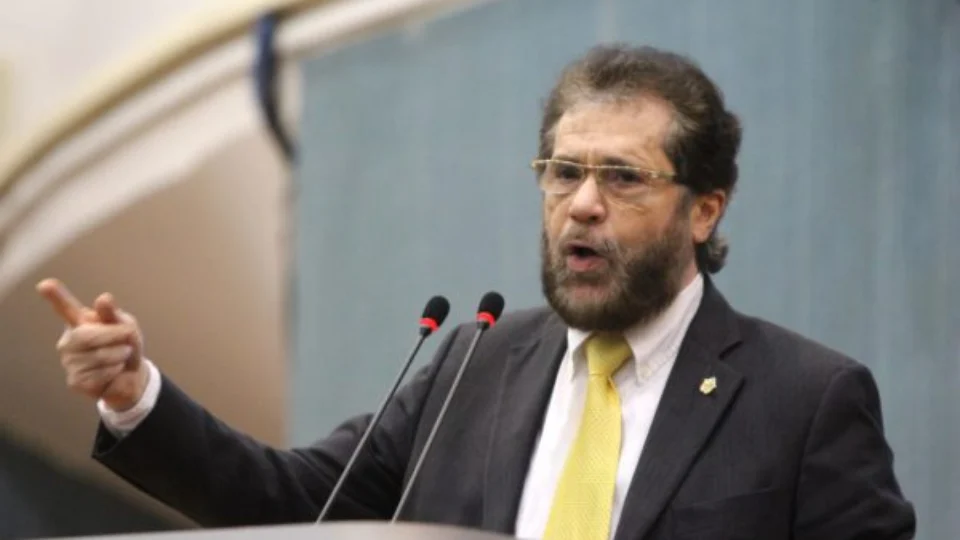 Falta da BR-319 impediu socorro com oxigênio: ‘Quem perpetua a guerra jurídica tem que ser cobrado’, diz Plínio