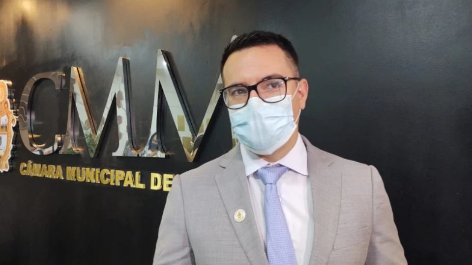 Rodrigo Guedes protocola PL que pede revogação do aumento salarial de vereadores de Manaus