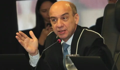 Conselheiro do TCE-AM suspende contratação da prefeitura de Tefé