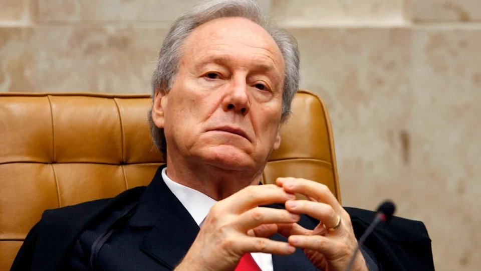 Lewandowski determina abertura de inquérito policial contra Eduardo Pazuello