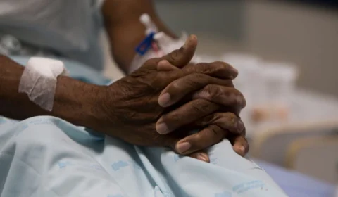 Vereador cria projeto para prestar assistência psicológica a vítimas da covid-19