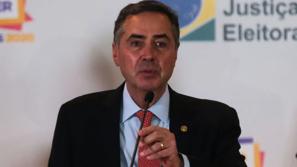 Ministro Barroso decide que federações partidárias devem se registrar até seis meses antes da eleição