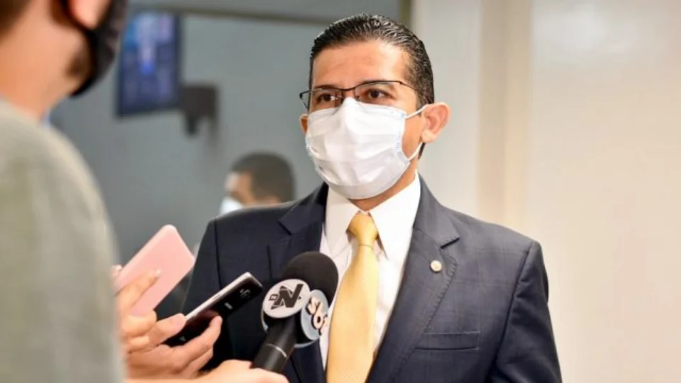 Frente Parlamentar Cristã realiza ação de apoio psicológico e social no PS Platão Araújo