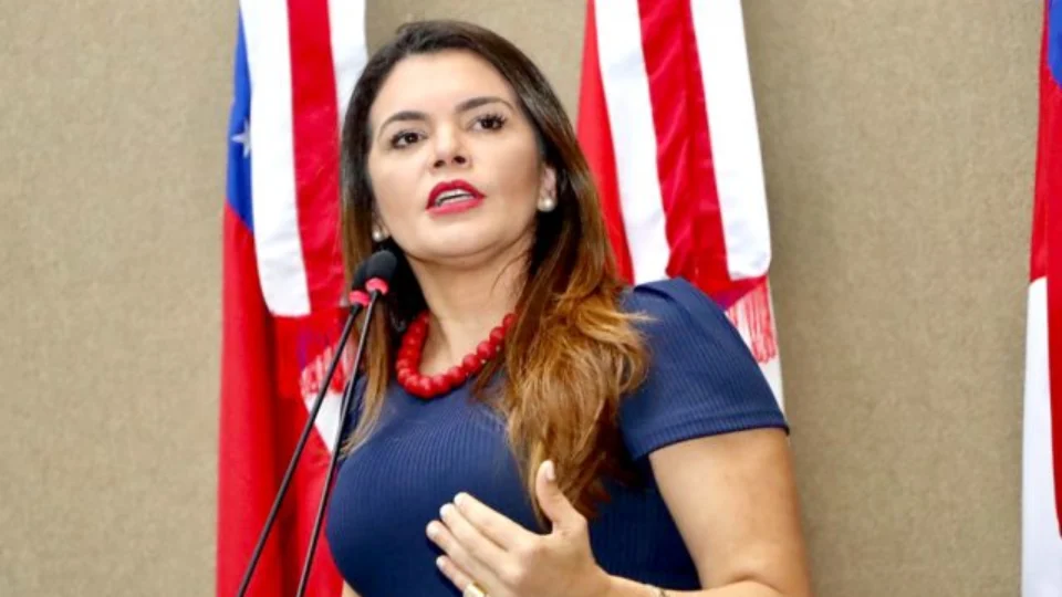 Ação da Defensoria Pública da União e deputada Alessandra Campêlo, restabelece ‘auxílio emergencial’ de R$ 300 para o AM